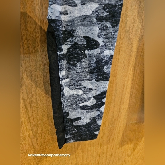 No Boundaries Medium Leggings - Picture 3 of 10